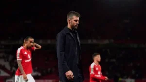 man-united-collapse-puts-carrick-a433