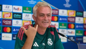 video-jose-mourinho-gets-sprinkler-1877