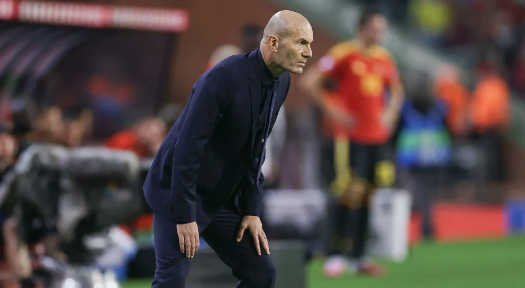 video-zinedine-zidane-animated-touchline-4d32