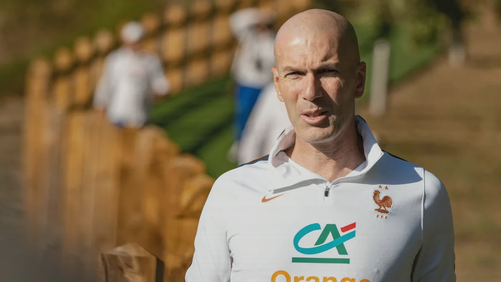zinedine-zidane-breaking-past-fff-3815
