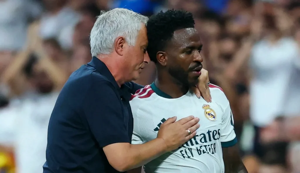 badge-untouchable-jose-mourinho-sends-2bdf