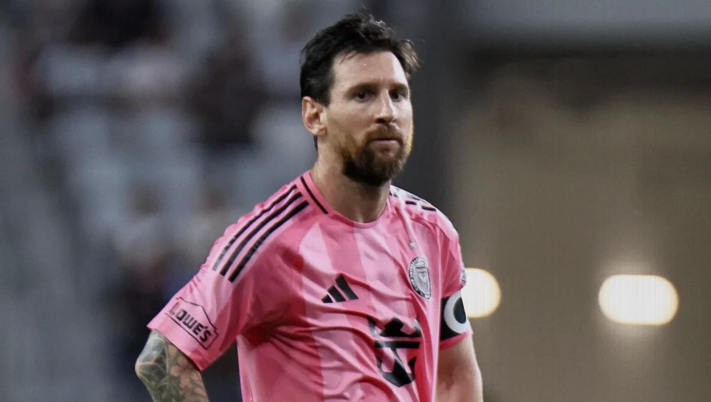 barcelona-bigger-than-him-former-1bd3