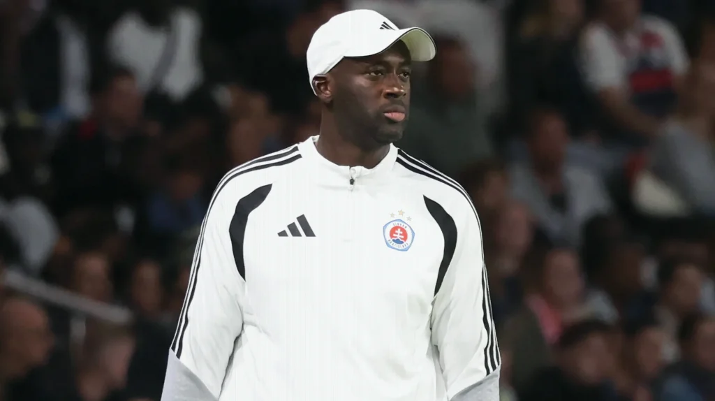 emmanuel-eboue-tips-manchester-city-dc39