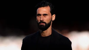 fulham-boss-alvaro-arbeloa-slapped-c572