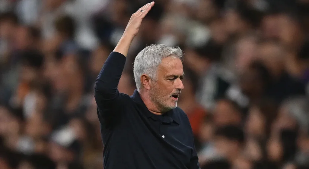 furious-jose-mourinho-boycotts-press-51c3