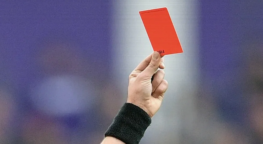 future-football-referee-stuns-fans-d765