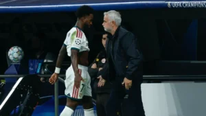 jos-mourinho-kylian-mbapp-defend-9714