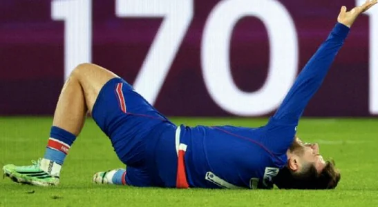 khvicha-kvaratskhelia-ruptured-acl-paris-4f03