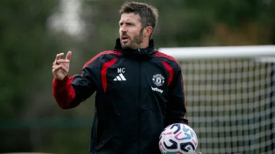michael-carrick-surprised-still-man-b74b