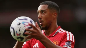 youri-tielemans-backs-michael-carrick-e939